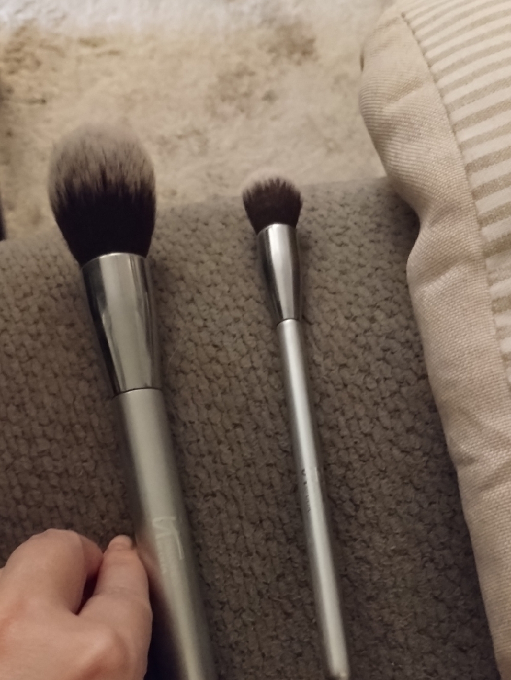 it cosmetics Silver Powder & Blending Brush Duo